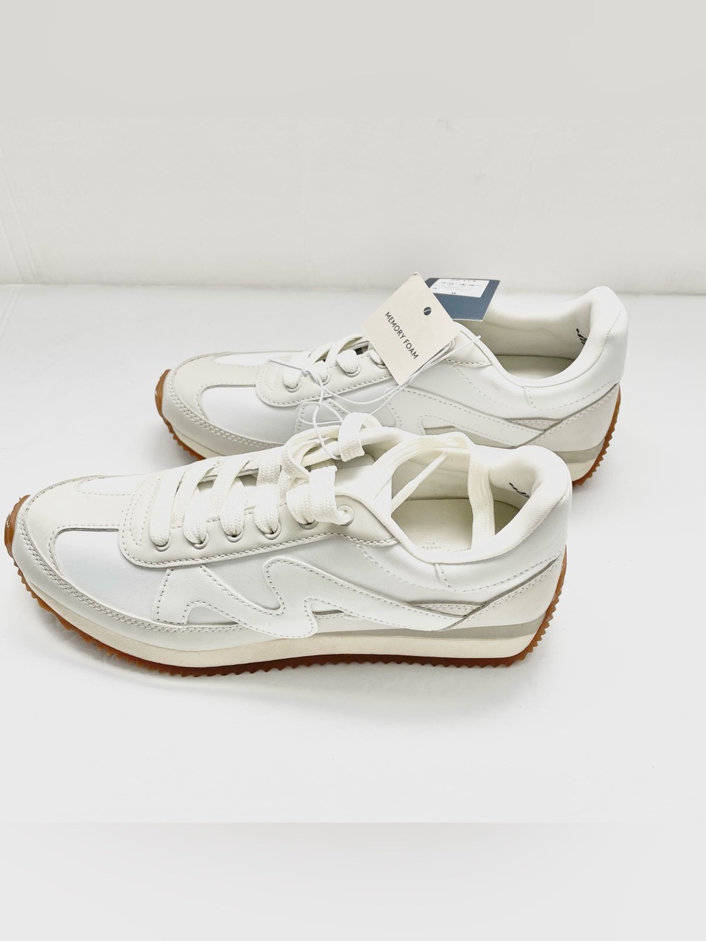 Universal Thread Cream and Gum Sole Women's Sneakers